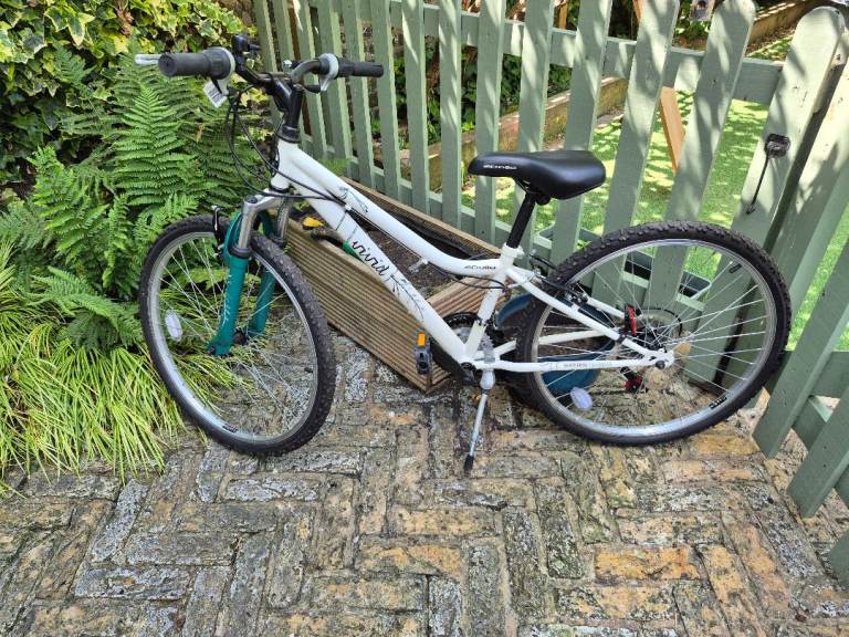 24" wheel white apollo "vivid" bike