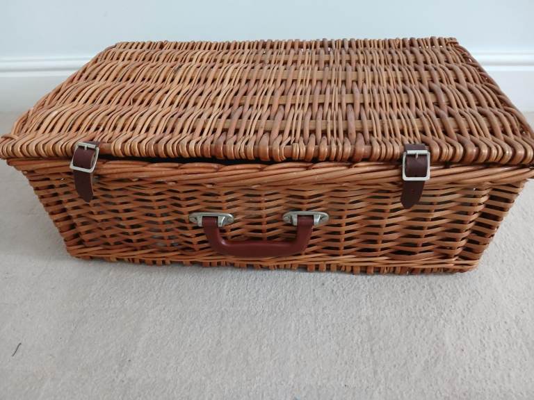 VINTAGE WICKER PICNIC BASKET WITH FULL CONTENTS