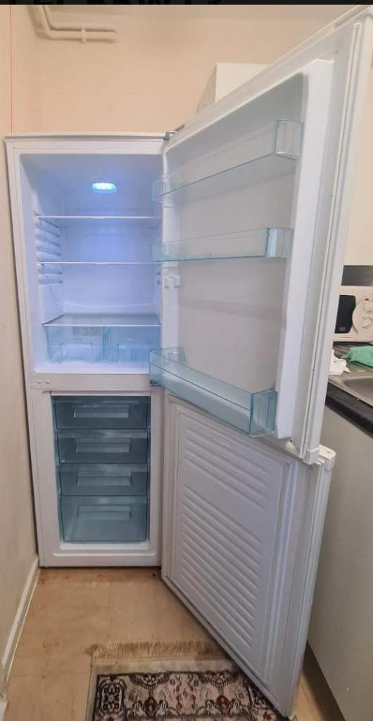 Logik freestanding fridge freezer (used like new condition)