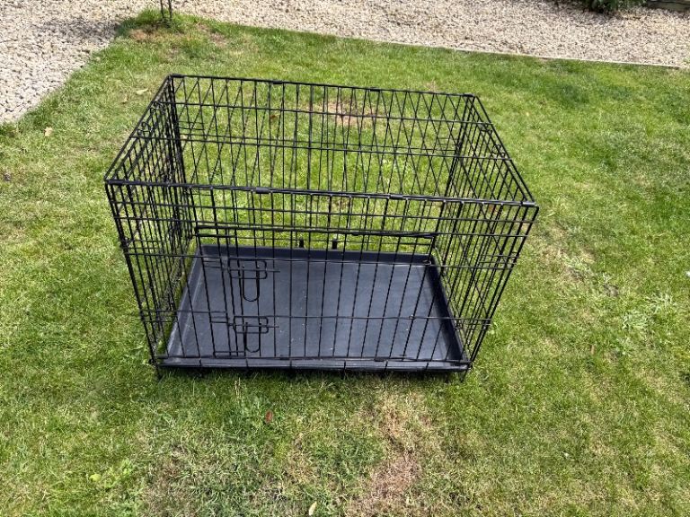 Foldable dog cage with carry handle