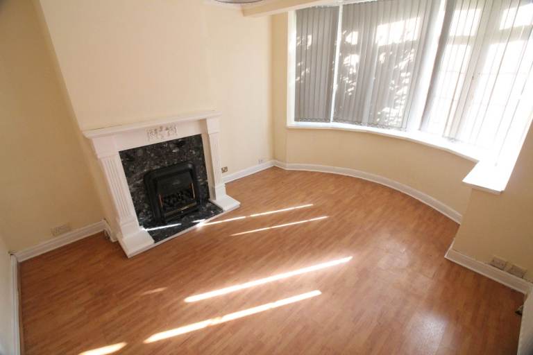 HUGE DOUBLE ROOM IN SHARED HOUSE- PARK ROYAL EALING HANGER LANE ALPERTON WEMBLEY