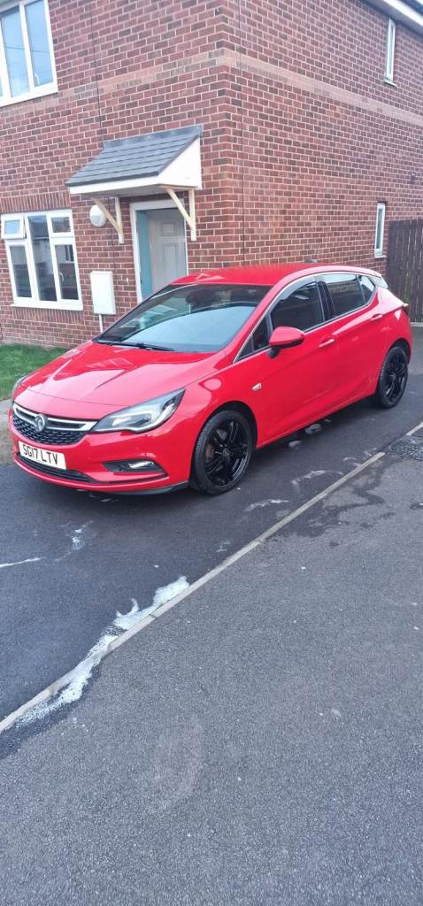 Vauxhall Astra Red Hatchback SG17 LTV – Good Condition