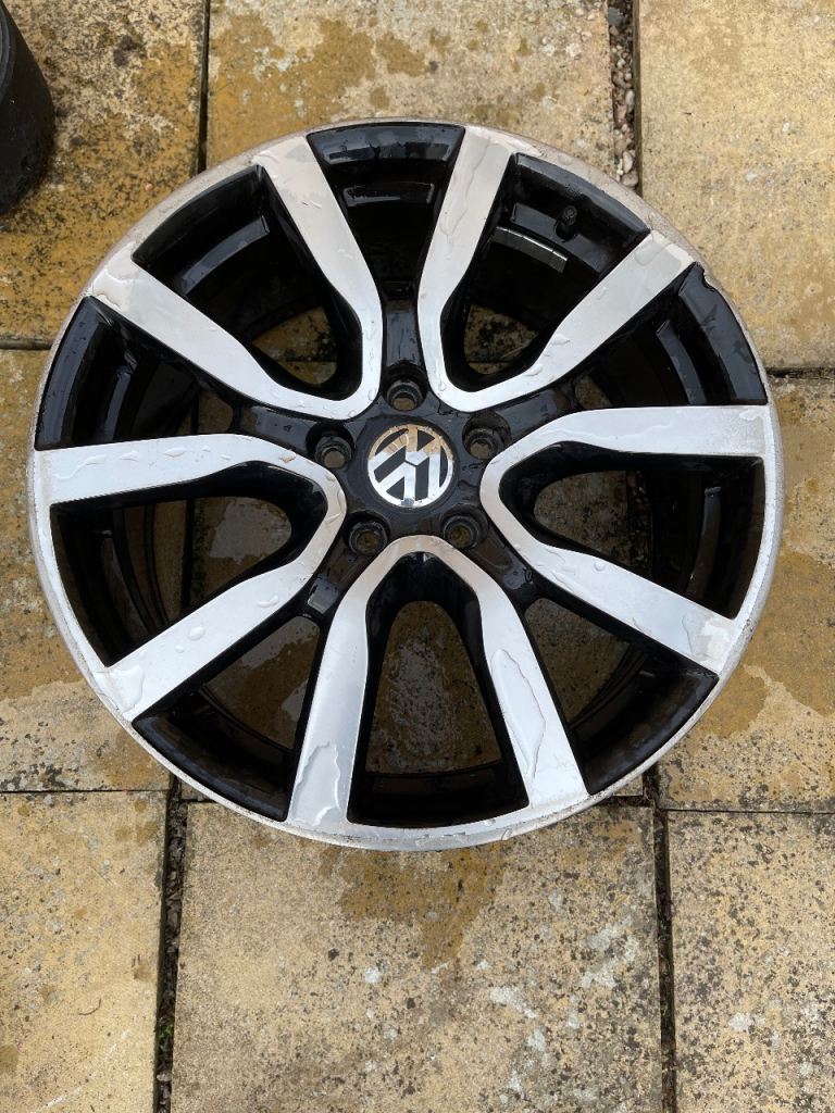 Volkswagen Serron Alloy Wheel 