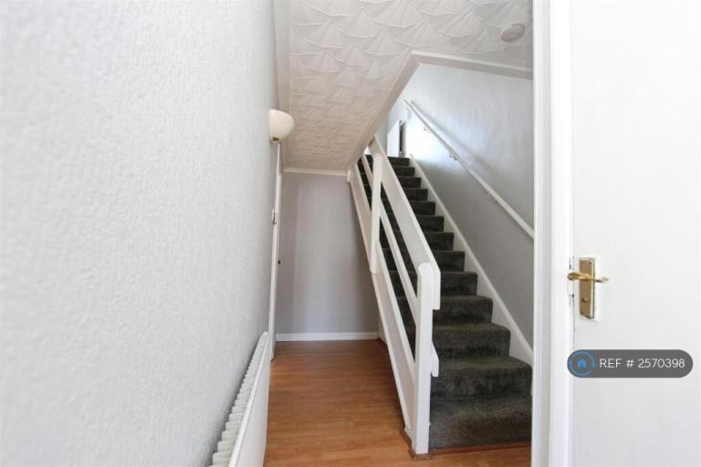 3 bedroom house in Prince Charles Avenue, Minster On Sea, Sheerness, ME12 (3 bed) (#2570398)