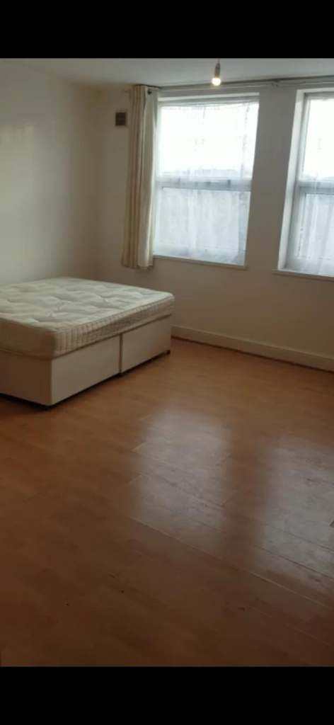 Spacious Self-Contained Studio — New Cross Road, SE14 — 