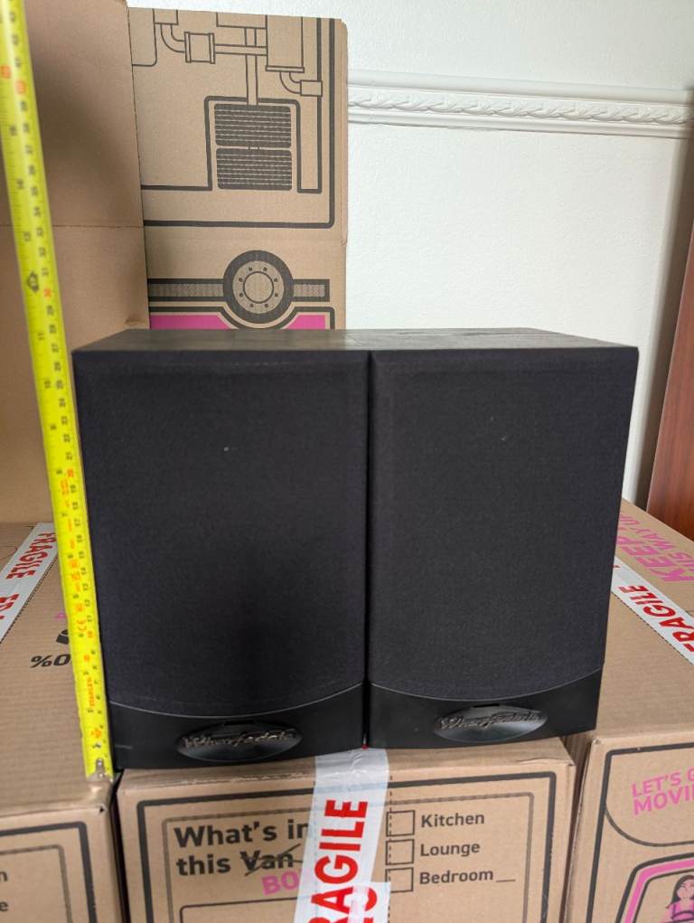 Valdus 100 Stereo Speakers – Good Condition, Black
