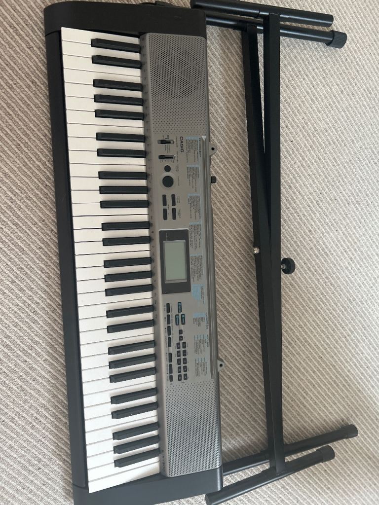 Electronic Keyboard with Stand – Good Condition