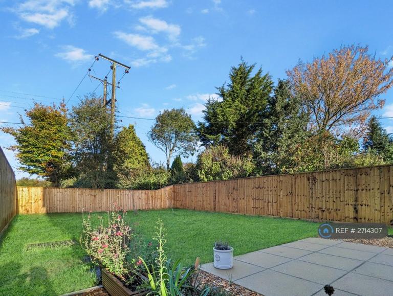 4 bedroom house in Wickwar Road, Kingswood, Wotton-Under-Edge, GL12 (4 bed) (#2714307)