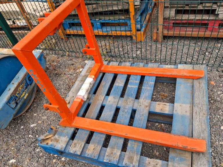  Kubota Orange Pallet Forks/Loader Attachment