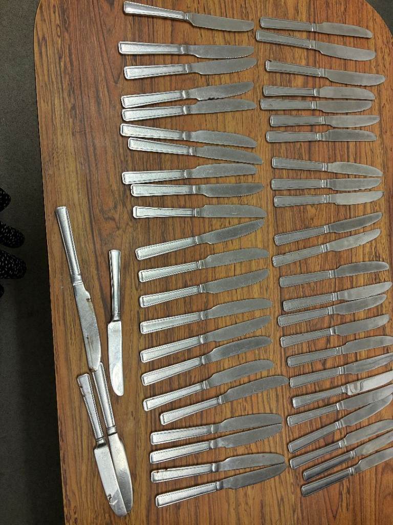 JOB LOT CUTLERY METAL KNIFES FOR CATERING RESTAURANT X70