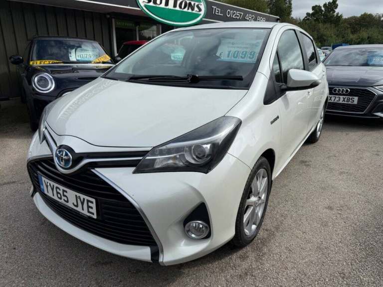 2015 Toyota Yaris 1.5 VVT-h Sport Hatchback 5dr Petrol Hybrid E-CVT Euro 6 (101 ps) Hatchback PET...