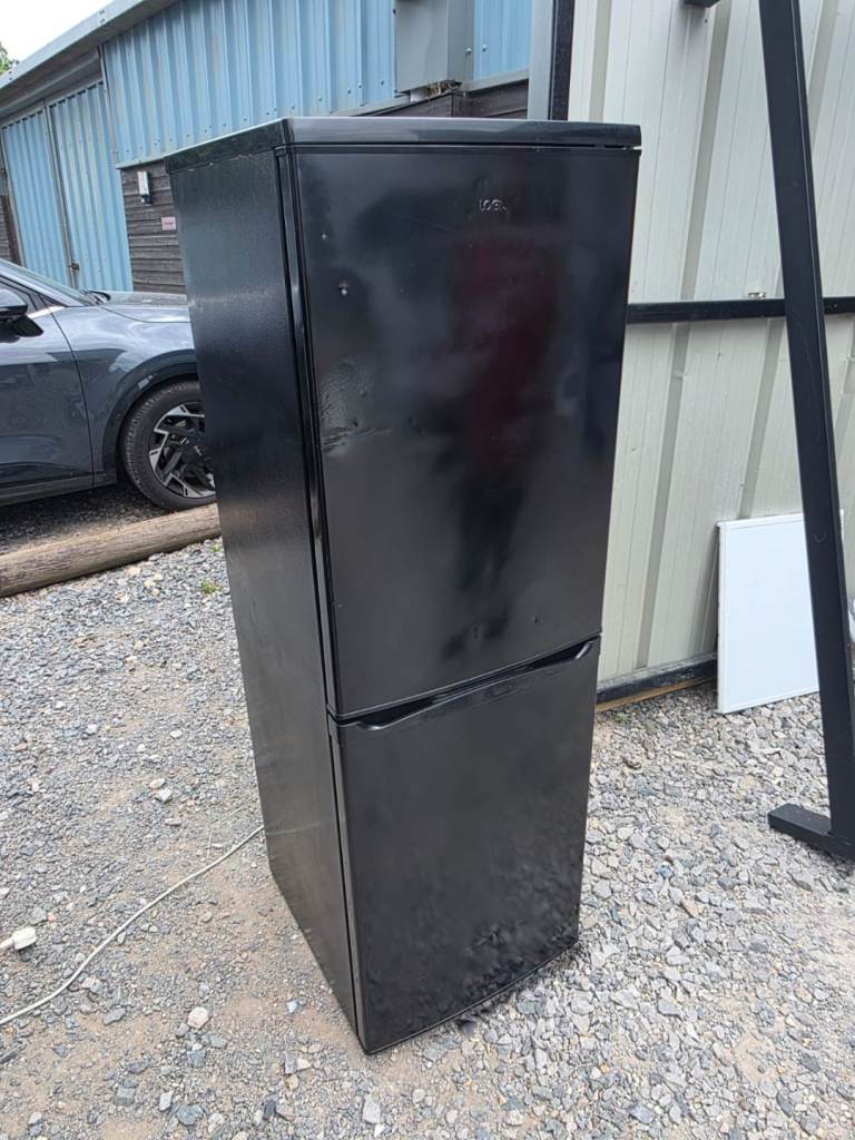 Logik Freestanding 50/50 Fridge Freezer – Black (Frost Free)