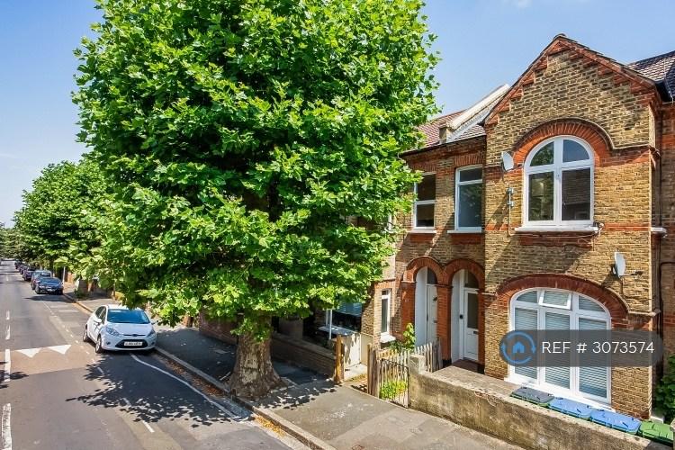 3 bedroom flat in Elliscombe Road, London, SE7 (3 bed) (#3073574)