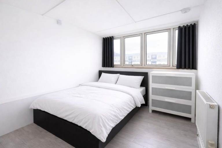 3 Double Rooms  in Battersea Park.