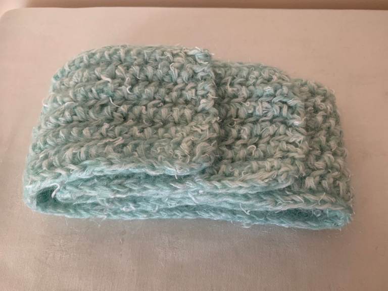 image for ~NEW~ Home hand knitted knit Scarf~ Post available*