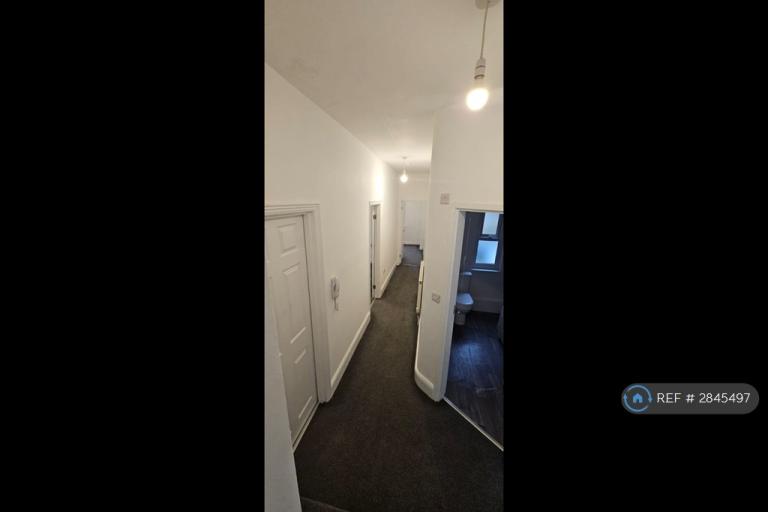 2 bedroom flat in Lawn Road, Doncaster, DN1 (2 bed) (#2845497)