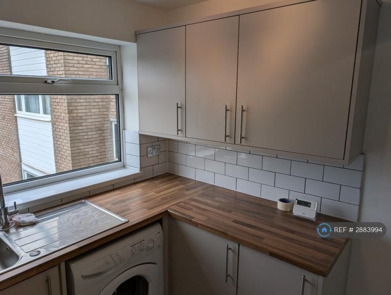 2 bedroom flat in Sandgate, Swindon, SN3 (2 bed) (#2883994)