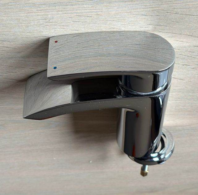 NEW BASIN MIXER TAP WITH FITTINGS