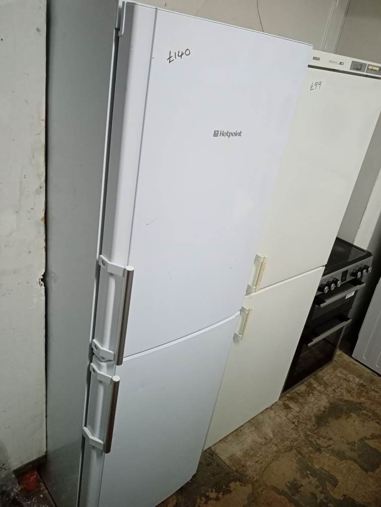 HOTPOINT FRIDGE FREEZER IN GOOD CONDITION 