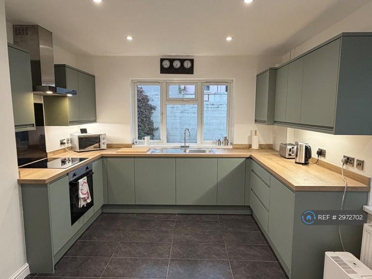 1 bedroom in Barton Ave, Plymouth, PL2 (#2972702)
