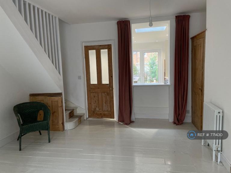 2 bedroom house in Magdala Road, Broadstairs, CT10 (2 bed) (#771430)