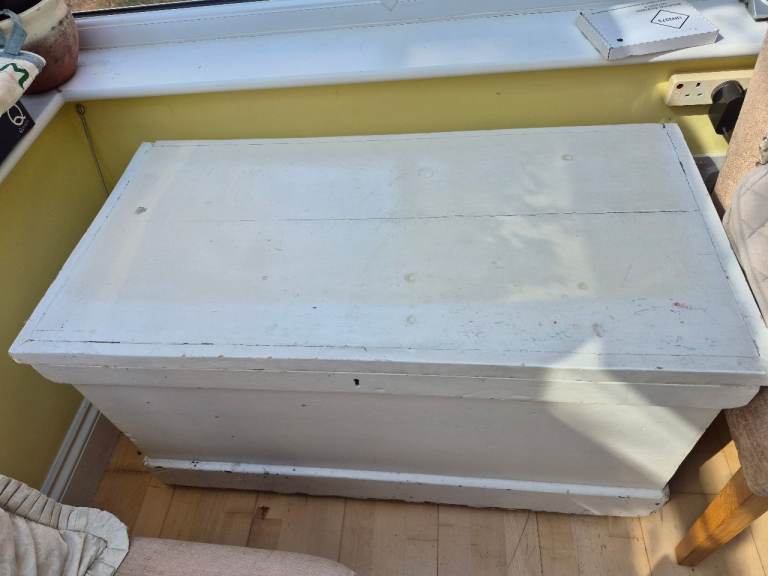 White Wooden Storage Chest / Blanket Box – Fair Condition