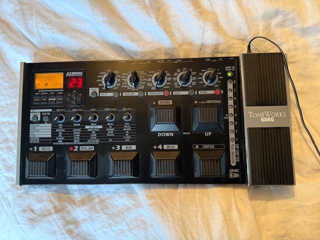 Korg Toneworks AX3000G Guitar Modelling and Signal Processor with Sound Effects