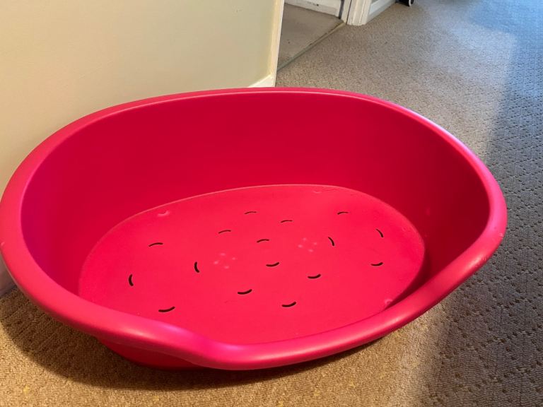 60cm dog bed good condition pinky red 