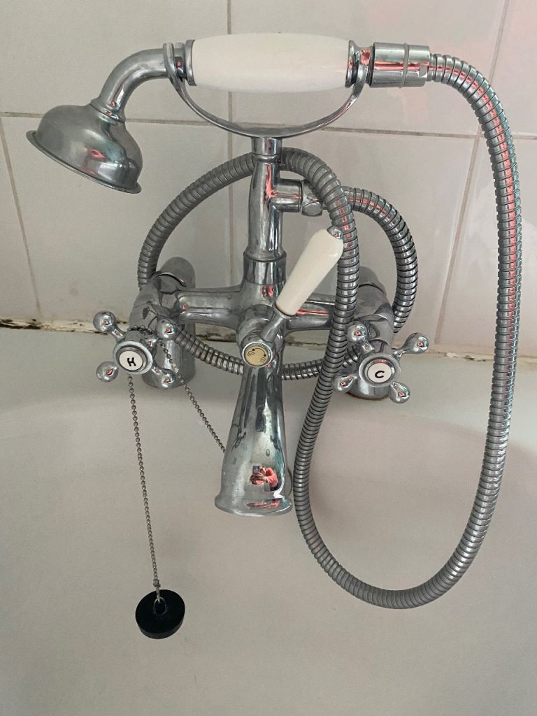 Bath táp with showers 