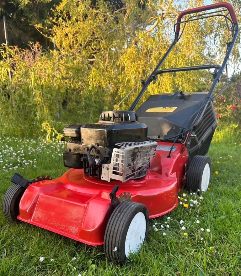Lawnking 18”cut petrol self propelled lawnmower VGC Briggs easy start engine mower serviced 