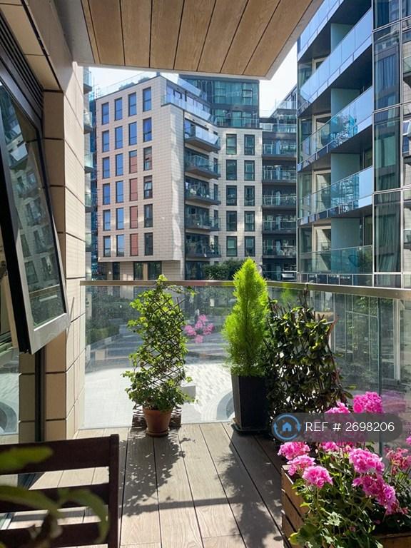 2 bedroom flat in Juniper Drive, London, SW18 (2 bed) (#2698206)
