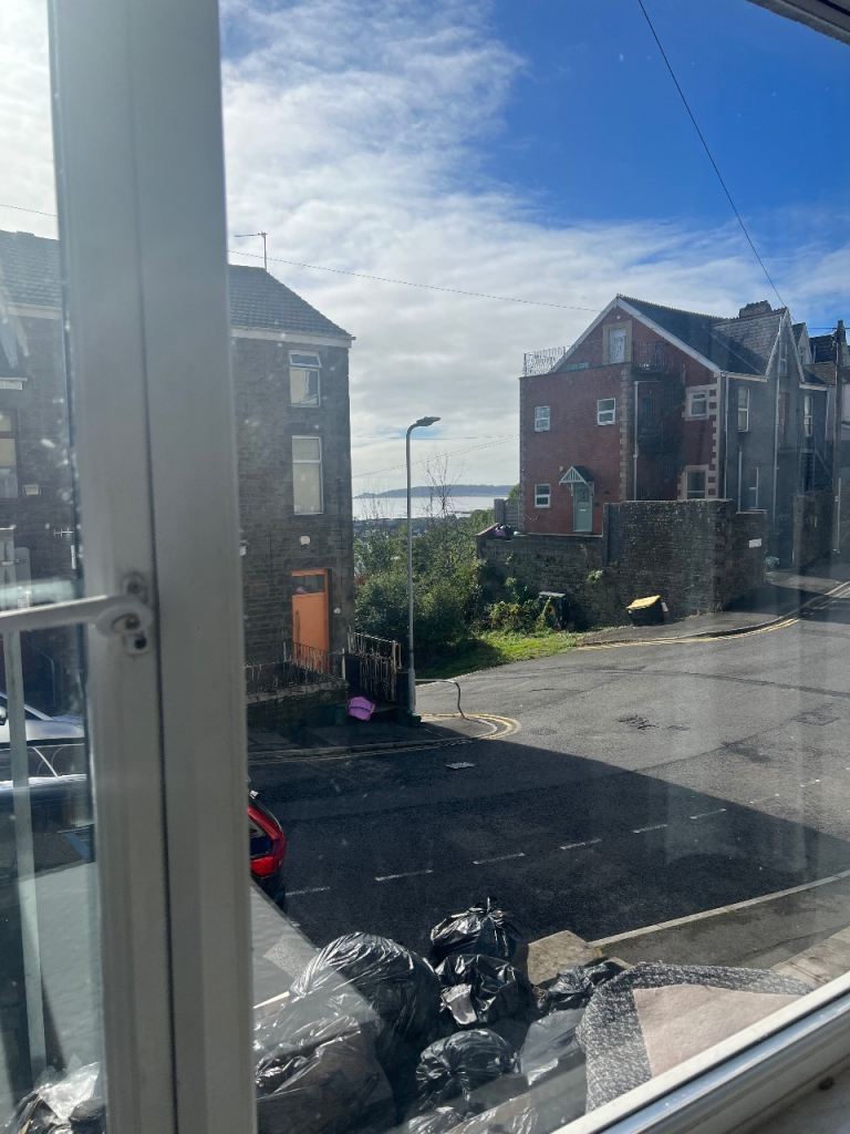 2 bed 2 bathroom flat newly renovated