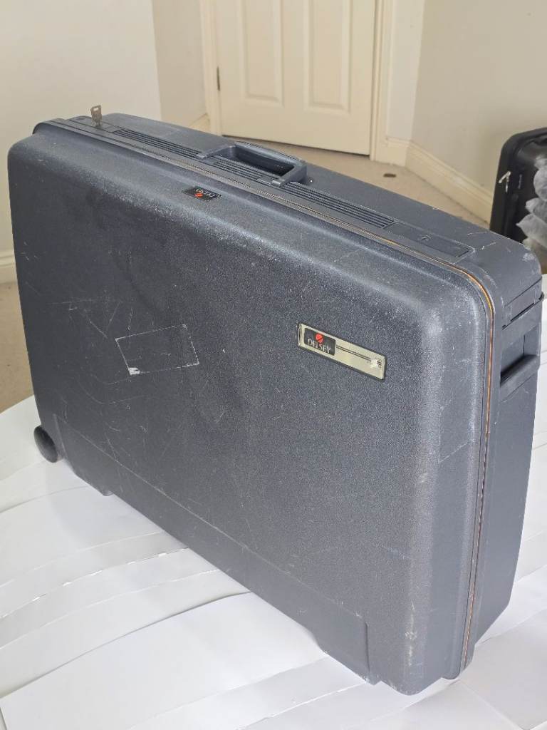 DELSEY Club Vintage Hard Shell Wheeled Suitcase With Red Trim + Key, 76x55x22 cm