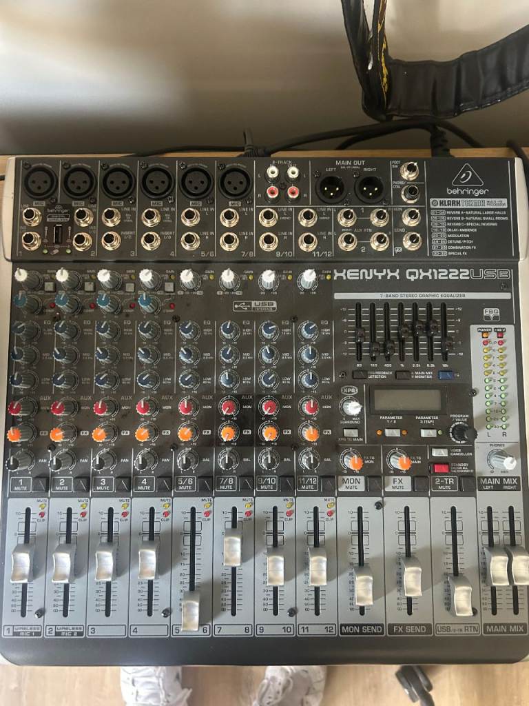 Behringer Xenyx Q1222USB Mixer – Great Condition