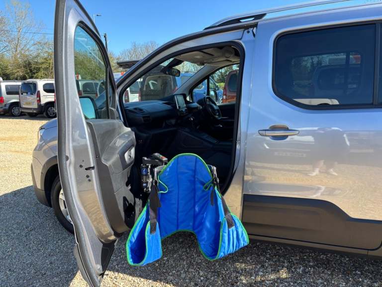 PEUGEOT RIFTER WHEELCHAIR ACCESSIBLE VEHICLE WAV WITH HOIST PASSENGER UP FRONT