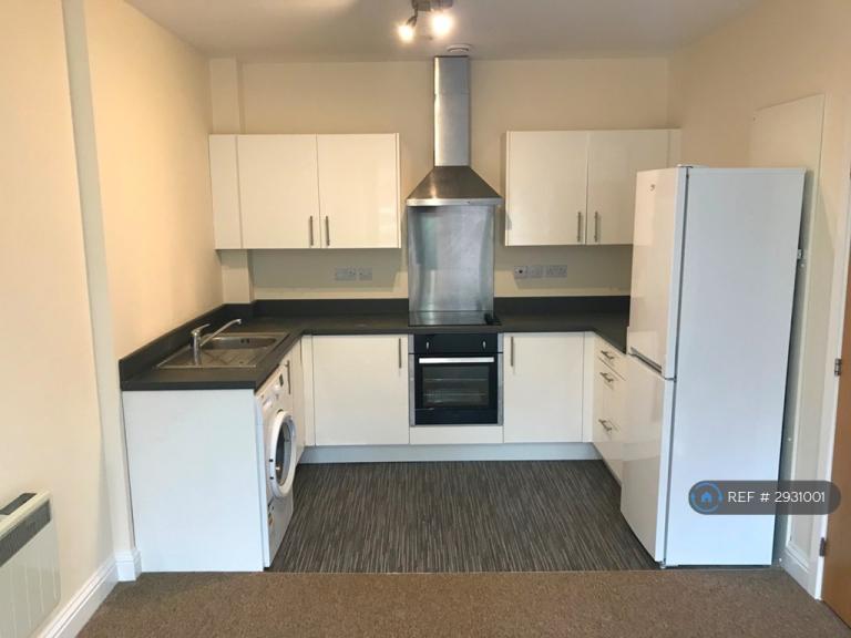 1 bedroom flat in Farnsby Street, Swindon, SN1 (1 bed) (#2931001)