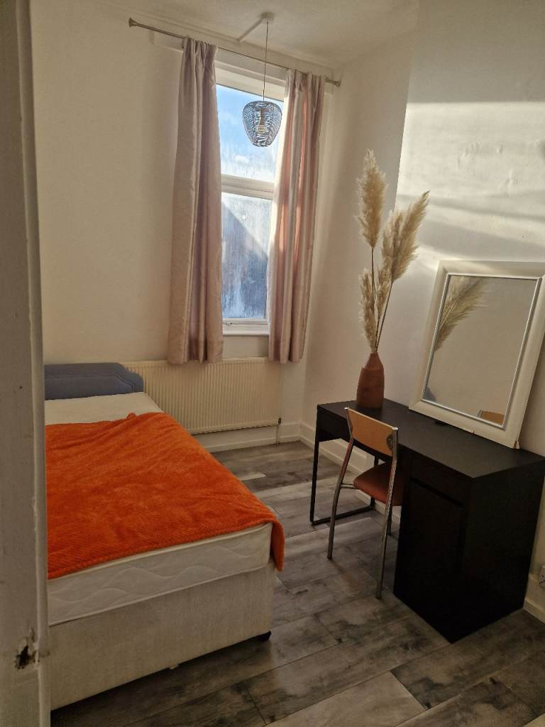 Single Room For Rent