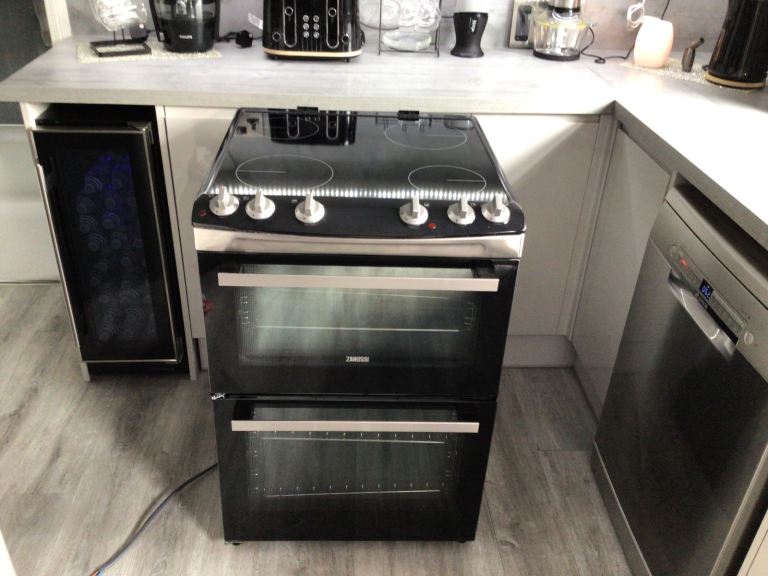 Zanussi ceramic cooker with separate oven/grill in excellent condition (can deliver)