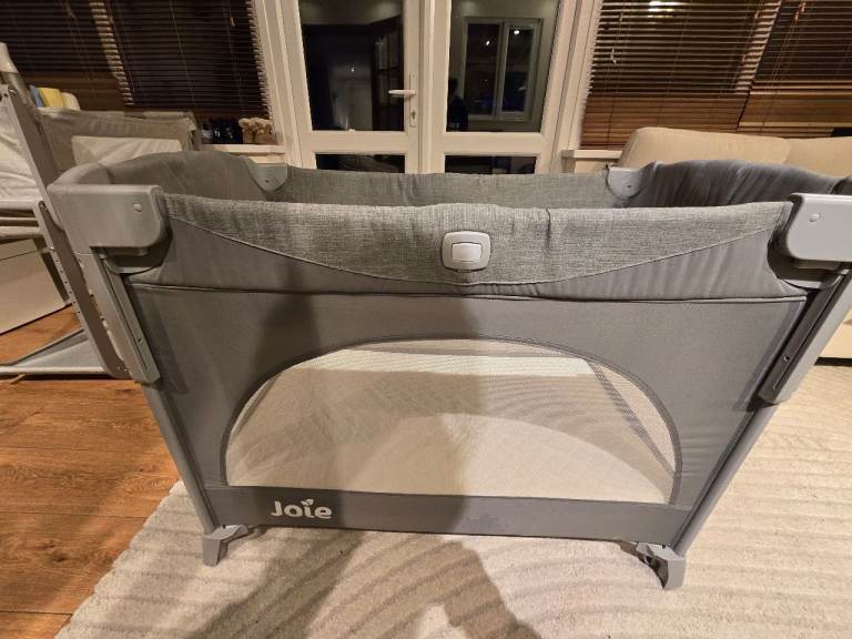 Joie fuuly foldable baby travel cot