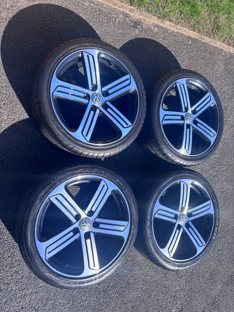 VW Golf R 18” Cadiz alloys (4) genuine and original VW Golf R wheels, with tyres