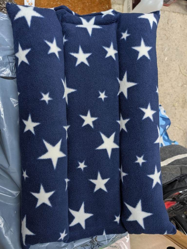 Rabbit lounge cushion - blue