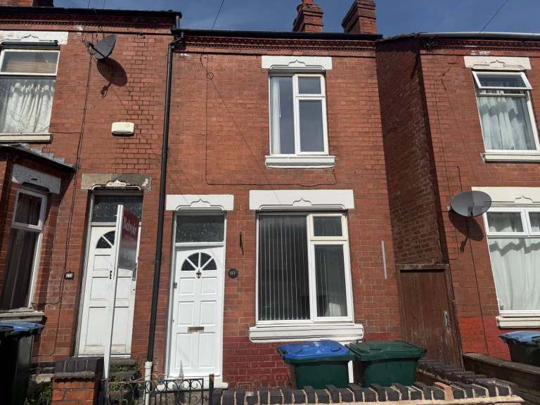 3 bedroom property in Earlsdon with BRAND NEW CARPETS!! 