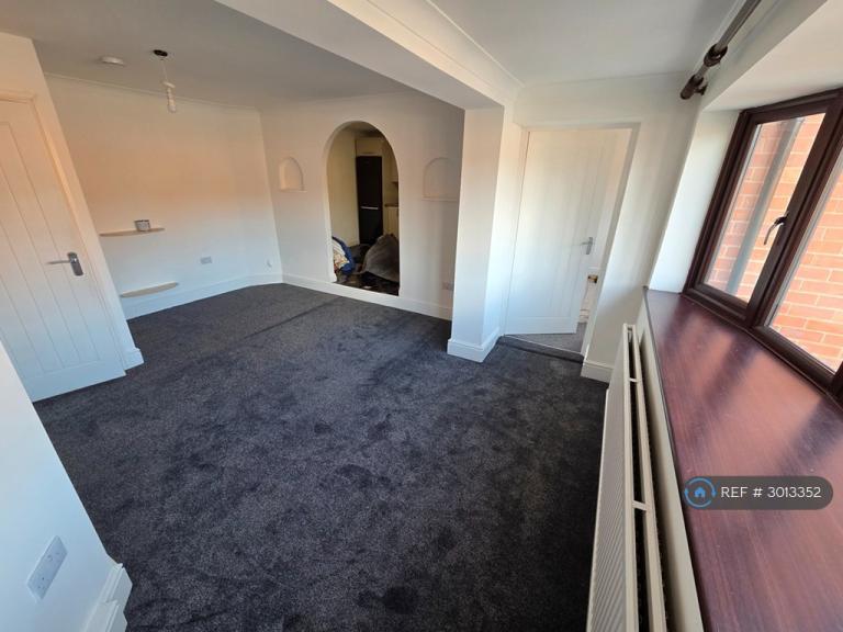 1 bedroom flat in Smisby Road, Ashby-De-La-Zouch, LE65 (1 bed) (#3013352)