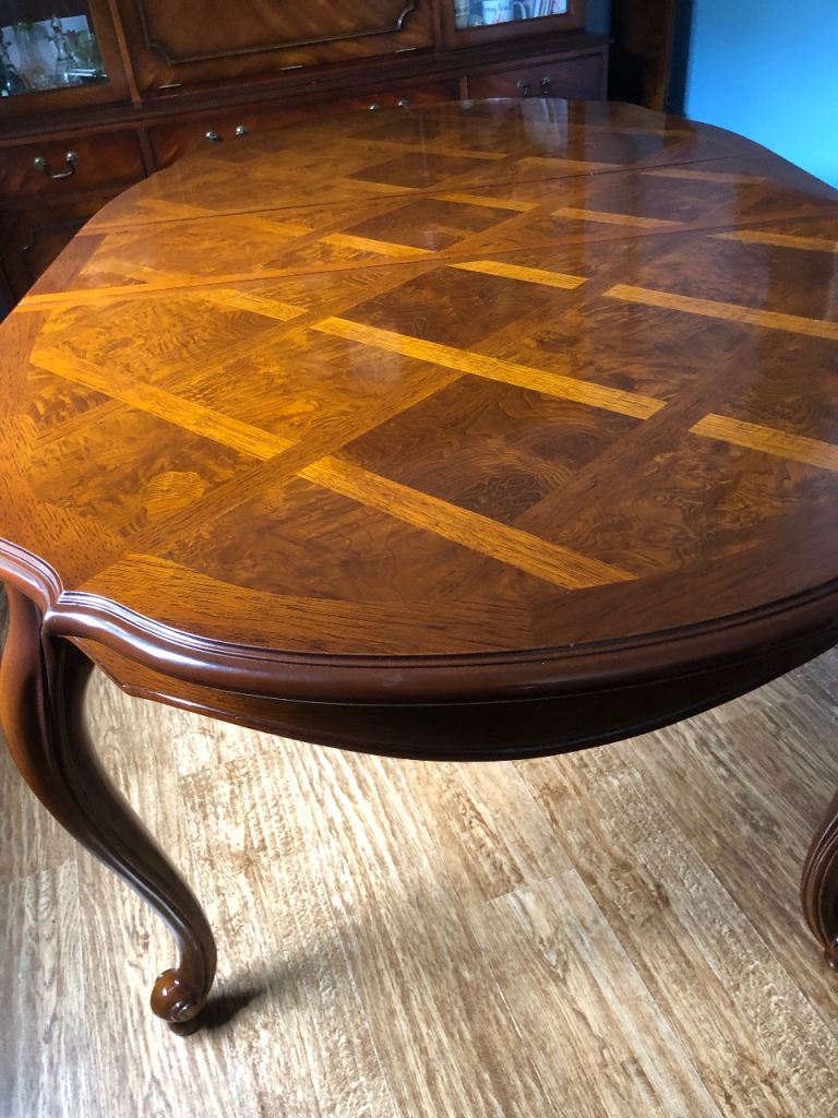 Beautiful antique mahogany and walnut wooden table