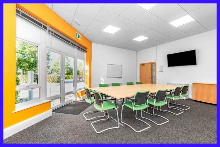Redhill - RH1 2LZ, Open plan office space for 10 people in Basepoint Holmethorpe Avenue