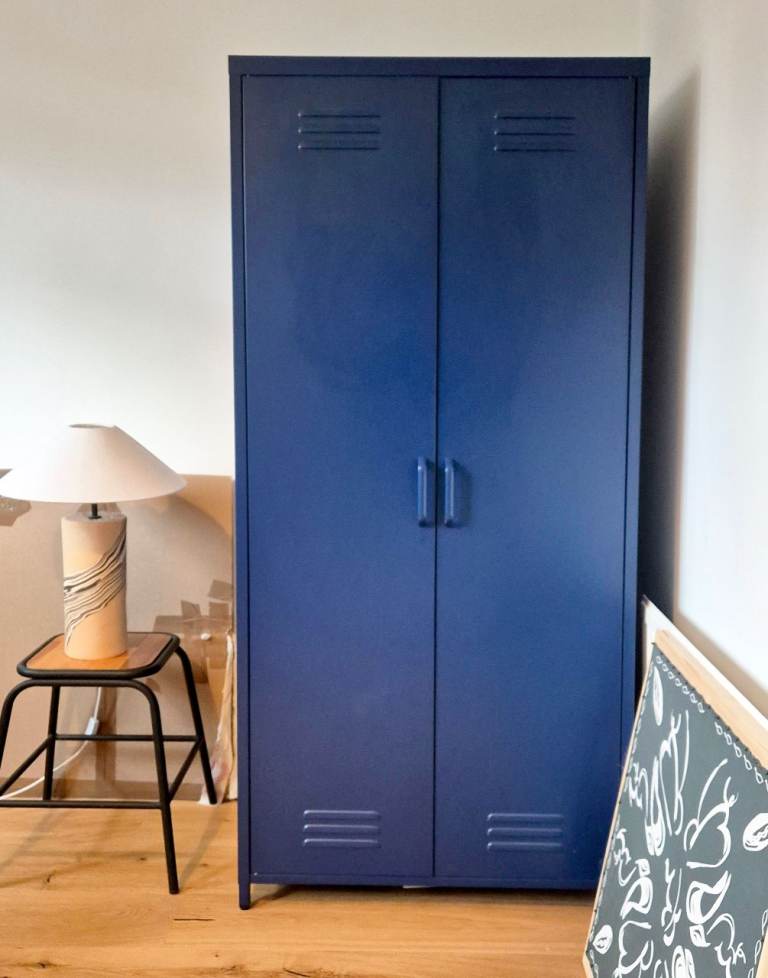 Beliani Navy Cupboard – Excellent Condition
