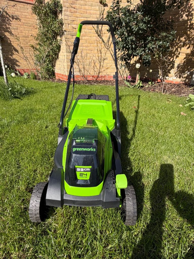 Greenworks cordless lawnmower 