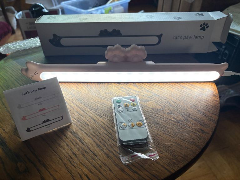 New Pink Cat's Paw Rechargeable Lamp/Nightlight with Remote