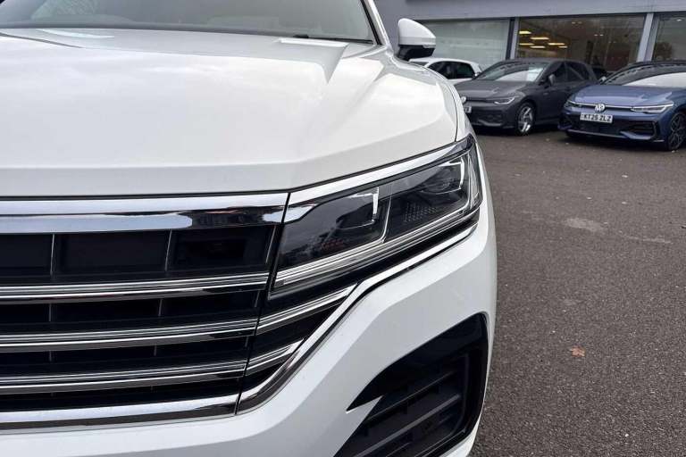 2018 Volkswagen Touareg 3.0 V6 TDI 4Motion R-Line Ã¢Â­Â14 way power adjustment, Innovation cockp...