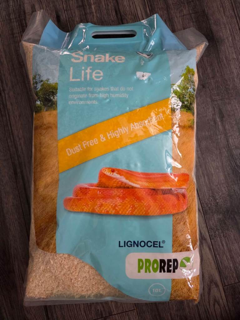 Snake life bedding